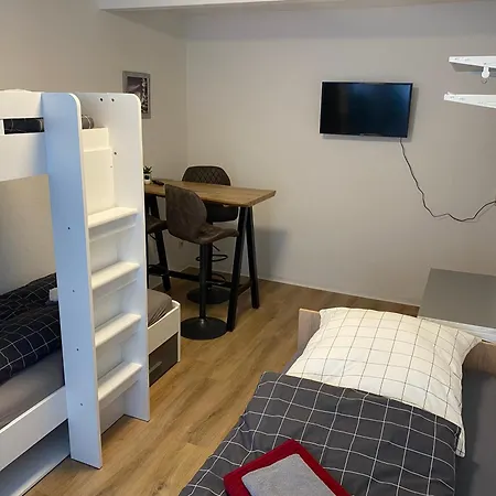 Wieko Leibnizstr. H3, 2. Og Rechts * Πλάουεν