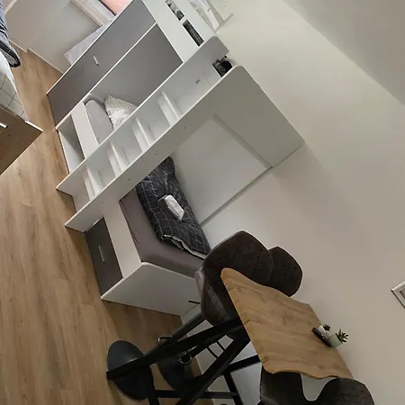 Wieko Leibnizstr. H3, 2. Og Rechts Πλάουεν